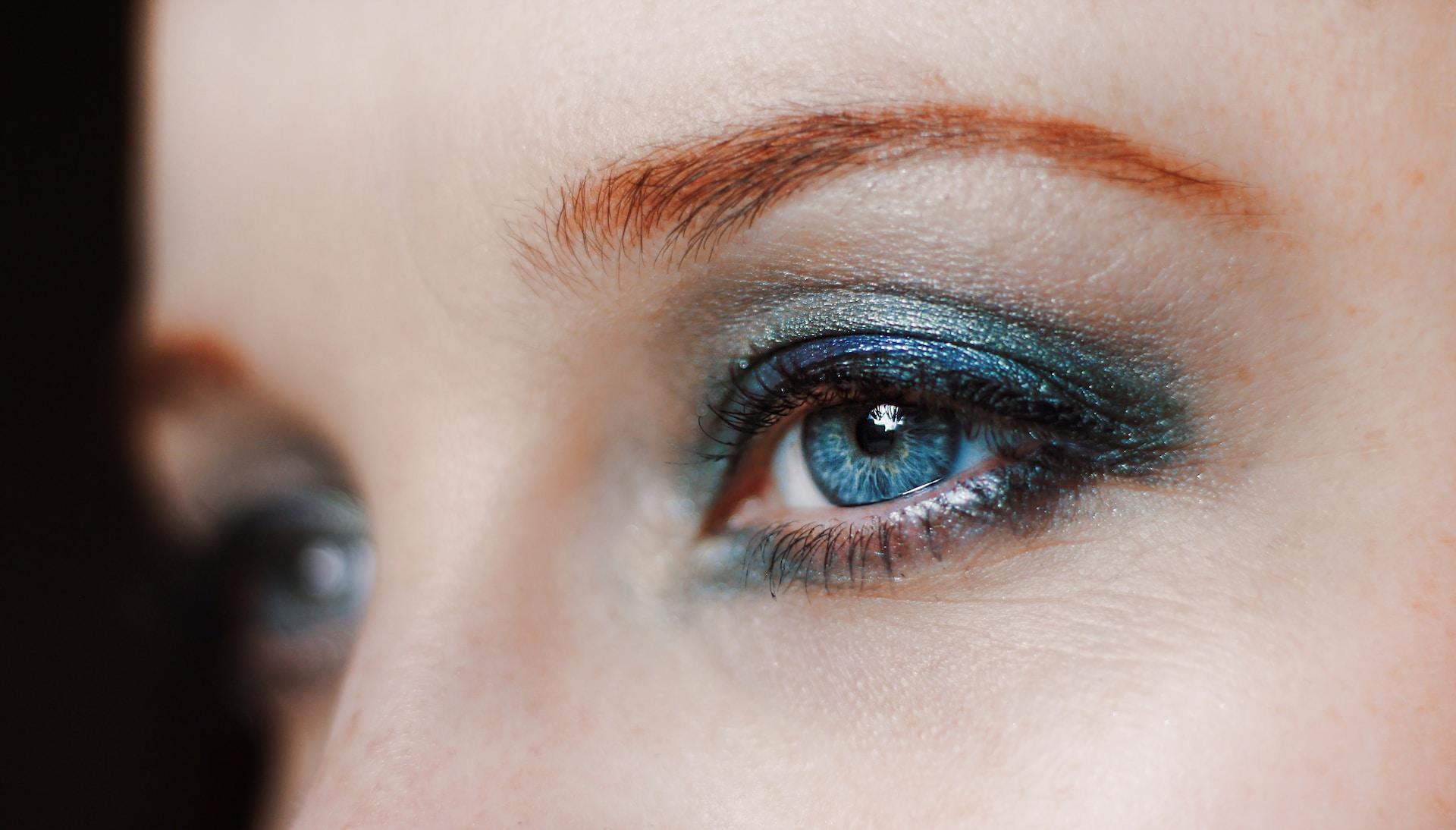 Düşük Göz Kapaklılar İçin Eyeliner Uygulaması